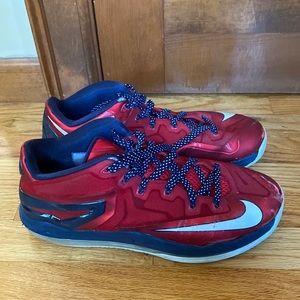 Mens Nike basketball sneakers